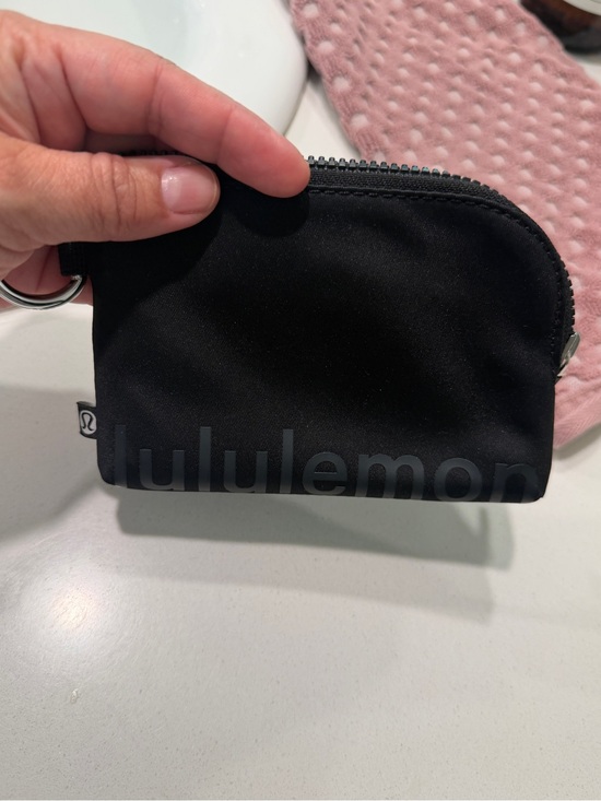 lululemon athletica Accessories - Lululemon Black Clippable Card Zip Pouch Wallet